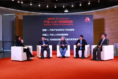 “艾仕得日”圆桌论坛，由中国领先的汽车产业媒体平台盖世汽车总裁周晓莺女士主持