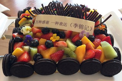 希望厨师毕业生为李锦记送上亲手制作的蛋糕