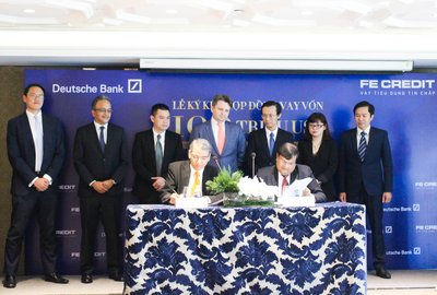 The US$100 Million Loan Facility Signing Ceremony between FE CREDIT and Deutsche Bank on November 23