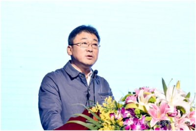 中国电子商务协会常务副会长卢建新发表致辞