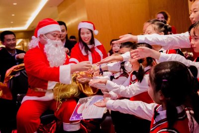 广州汇华希尔顿逸林酒店-科学城举办圣诞点灯仪式