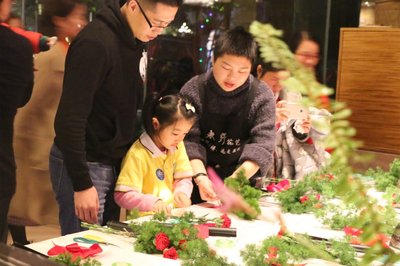 广州汇华希尔顿逸林酒店-科学城举办圣诞点灯仪式
