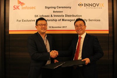 Mr. Mark Tan, Managing Director of Innovix Distribution (on the left) and Mr. Kang Yong Seok, Business Development Division Director of SK infosec (on the right) taking a commemorative photo after the signing of the contract.