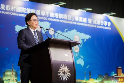 Dr. Wilfred Wong, president of Sands China Ltd., makes his remarks during a Nov. 17 graduation ceremony for the Sands China International Strategic Leadership Programme for Integrated Resorts.