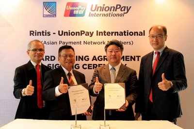 (From left) Abraham J. Adriaansz, Corporate Strategy & Development Director, PT RINTIS Sejahtera; Iwan Setiawan, President Director, PT Rintis Sejahtera; Cai Jianbo, CEO of UnionPay International and Yang Wenhui, General Manager for Southeast Asia, UnionPay International