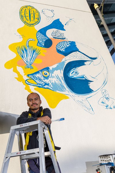 Mexican artist Jaime Ruiz has created an original 6 x 5 metre mural today at the iconic Peak Tower to raise awareness about unsustainable consumption of seafood products in South China.