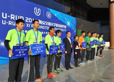 西安交大和工商银行陕西分行领导为获奖运动员颁奖