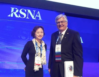 The president of RSNA Richard L.Ehman, MD with Dr. Fang Cong, the Vice President of YITU Tech