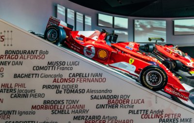 法拉利博物馆内处处可见近70年来由壳牌V-Power提供动力的法拉利经典赛车