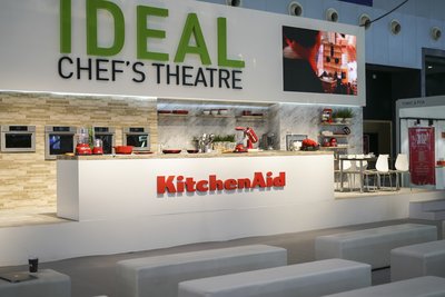 KitchenAid独家赞助主厨舞台，经典帝王红吸人眼球