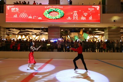 赵悦和相光耀运动员双人滑冰表演