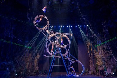 广州长隆国际大马戏王牌节目《魔幻火轮》精彩大升级。