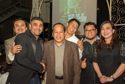 Gunaprasath Bupalan, Chairman of The Malaysian Property Press Awards and Executive Director / Executive Editor of Terra Value Sdn Bhd and Emjay Communications (second from left) and Datuk Haji Ahmad bin Haji Maslan, Deputy Minister Ministry of International Trade and Industry (third from left) with some of the VIPs at The Malaysian Property Press Zerin Properties Awards 2016/2017 in collaboration with the Chartered Institute of Logistics & Transportation Malaysia