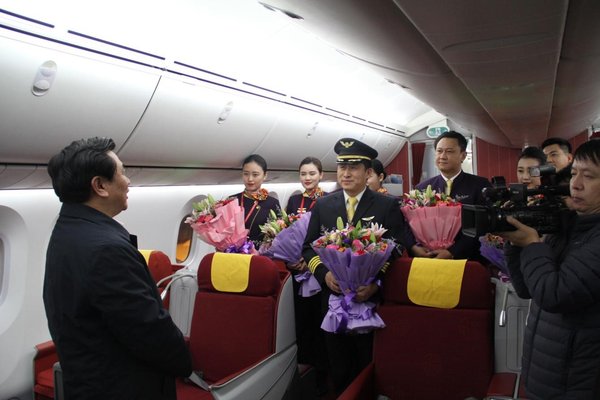 元旦前夜冯正霖局长在京迎接海南航空2018跨年航班