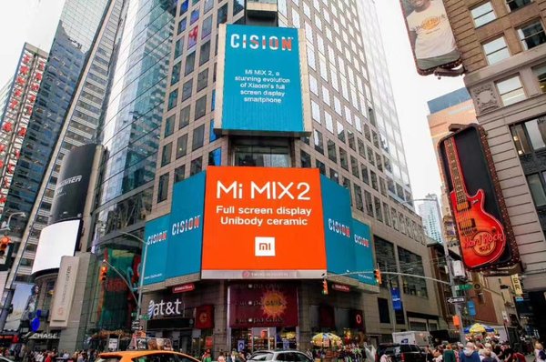小米MIX2亮相纽约时代广场
