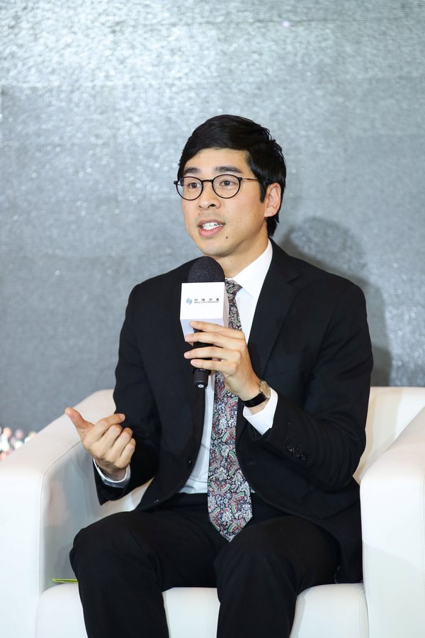 Mr. Adriel Chan, Executive Director of Hang Lung Properties, shares his insights into trends in luxury retail service driven by Millennials and the Z Generation, as well as the Company’s strategies and initiatives in the face of challenges, at the “Hang Lung Retail Service Award” Presentation Ceremony cum Discussion Forum.