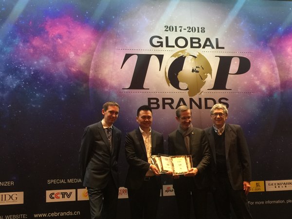 Zhang Shaoyong (second from left), General Manager of Product Center, TCL Multimedia, accepted several awards on TCL's behalf, including Global Top 50 CE Brands, at IDG's Global Top Brands Award Ceremony during CES 2018