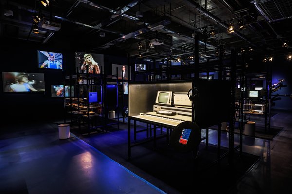 “Digital Revolution”数码巴比肯展是一个沉浸式、多维度的展览，其宗旨意在探索艺术、设计、电影、音乐和视频游戏的转型。这场在世界各地的巡回展览已于伦敦、斯德哥尔摩与伊斯坦布尔展出，即将于北京王府中環这一高端生活方式中心完成其亚洲首秀。
