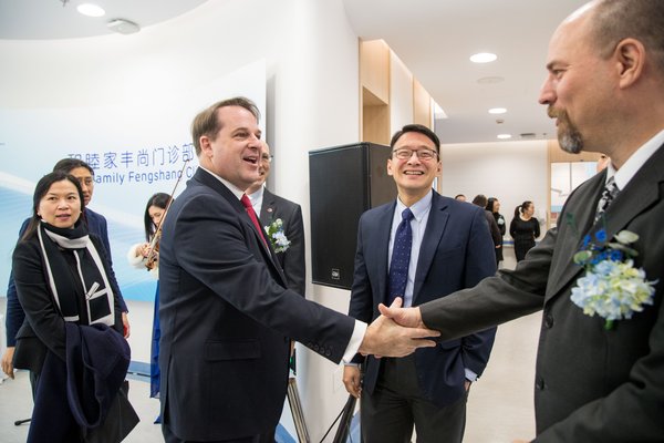 Mr. Sean Stein (left), Consul General of the United States in Shanghai, is welcomed by Mr. Alan Kahn (right), United Family Group Culture Officer and Mr. Hau Liu (middle), Chief Medical Officer of United Family Pudong Hospital