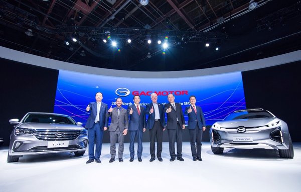 Yu Jun, President of GAC Motor; Ryan LaFontaine, Chairman of 2018 NAIAS; Feng Xingya, President of GAC Group; Rick Snyder, Governor of State of Michigan; Zhang Qingsong, Deputy President of GAC Group and Wang Qiujing, president of GAC Engineering with the GA4 and the Enverge