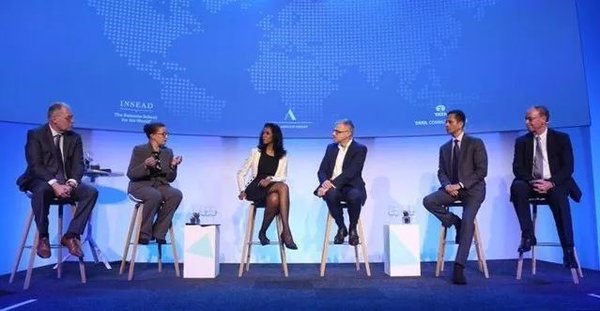 Adecco集团CEO Alain Dehaze（右三）出席《2018年全球人才竞争力指数报告》发布会