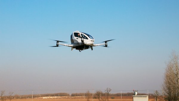 亿航智能公布自动驾驶飞行器载人飞行