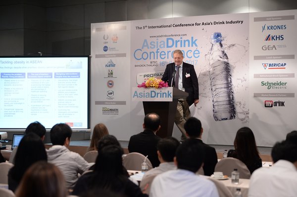 Expert speaker is presenting the direction and trends of the beverage industry at Asia Drink Conference