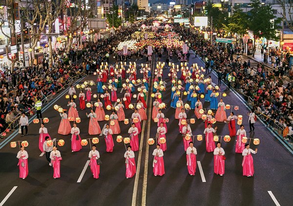 Trải nghiệm Lễ hội đèn lồng 1.200 tuổi để kỷ niệm ngày Phật đản tại thủ đô Seoul, Hàn Quốc