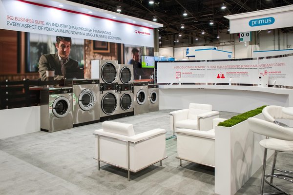 Tampilan booth Alliance Laundry Systems pada ‘Clean Show 2017’ di Las Vegas, Nevada.