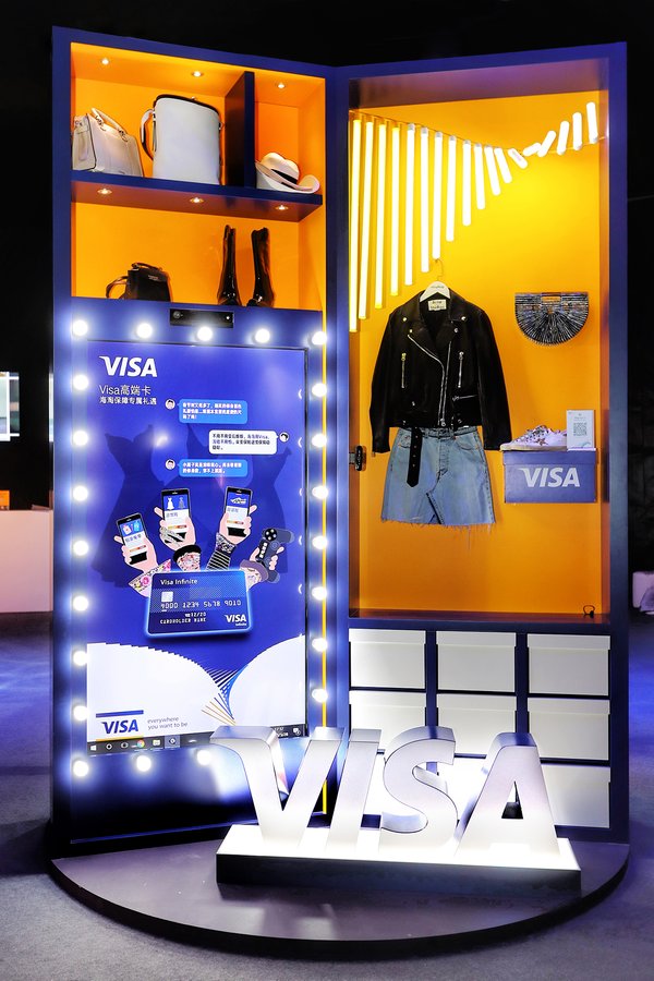 Visa专为上海时装周设计“海淘我最型“主题展位，通过AR技术让嘉宾玩转“Visa淘金计划”，感受酷炫海淘