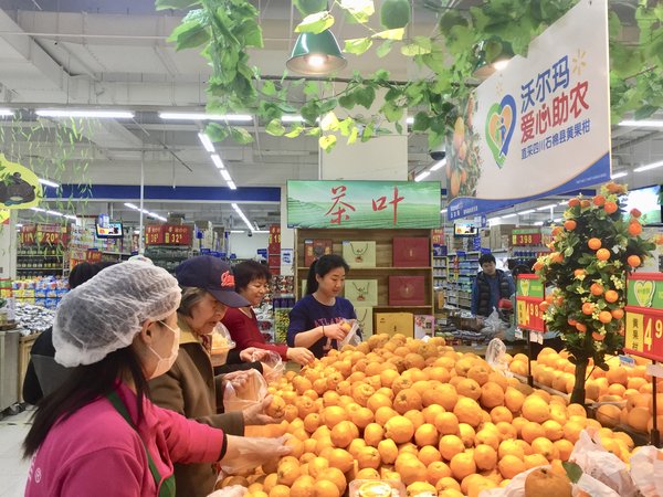 四川雅安地震灾区石棉黄果柑卖到68家沃尔玛