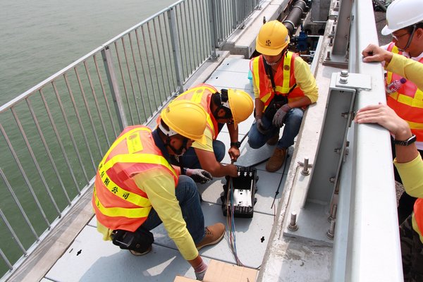 中國移動率先打通港珠澳大橋跨境光纜  助力粵港澳大灣區騰飛
