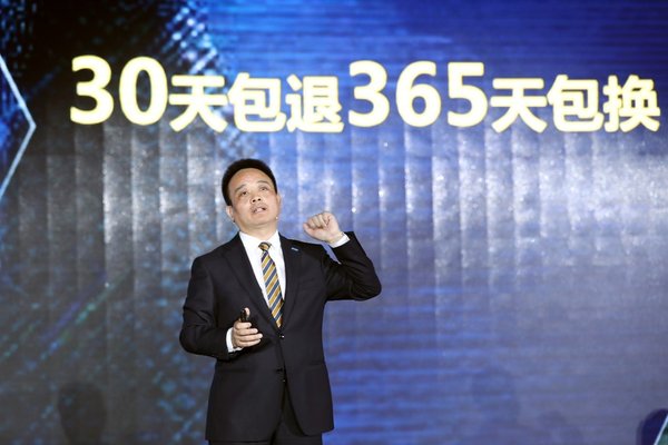 苏宁易购总裁侯恩龙在418家电购物节发布会上正式宣布“30365”计划