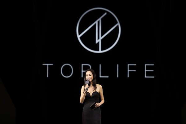 TOPLIFE总负责人王媛媛女士与晚宴嘉宾分享TOPLIFE的发展战略与愿景