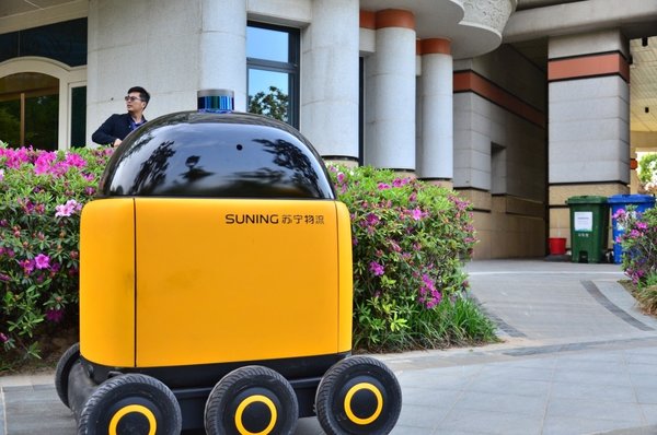 苏宁物流打造首个无人配送车 试点小区落地南京