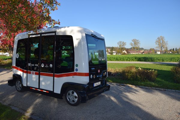 德国第一辆获得TUV南德型式批准的无人驾驶客车