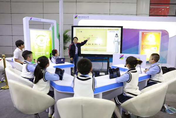 網龍推出全球首款AI助教 將服務2億+用戶