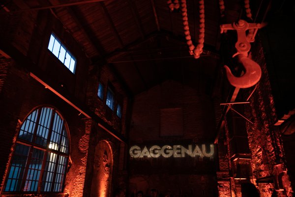 嘉格纳在位于米兰大教堂内的铸造厂举办了欢迎晚宴