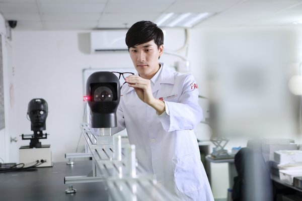 AI 亚检召开产品合规研讨会 杭州实验室开始提供眼镜检测服务