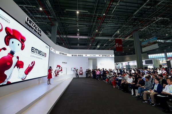 人工智能 × 机器人 日立电梯亮相2018中国国际电梯展