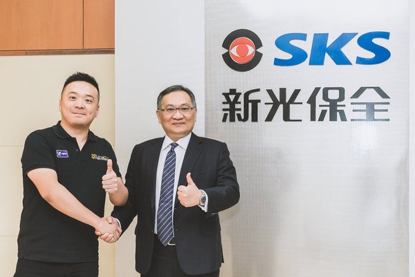 Left: Philippe Chiu, Managing Director & Co-founder of UnaBiz Taiwan Right: Frank Hung, General Manager of Shin Kong Security