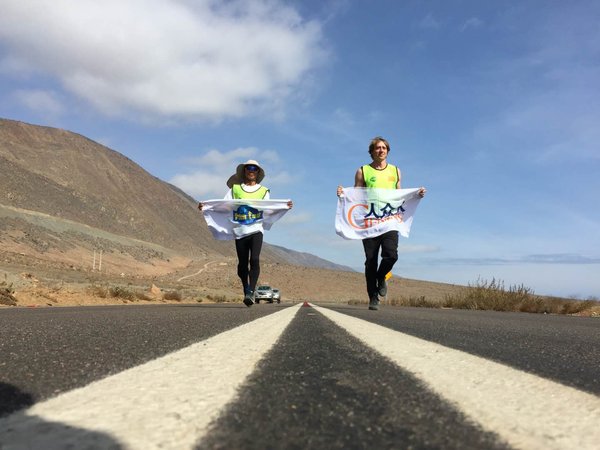 “李白跑地球”团队在智利奔跑