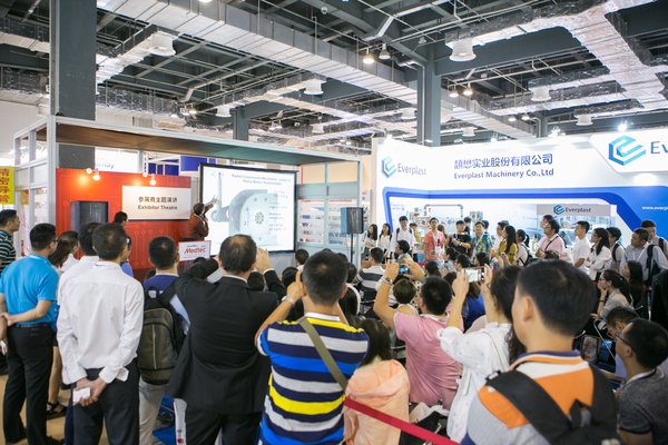 Medtec China 2017 Exhibitor Theater is full of visitors