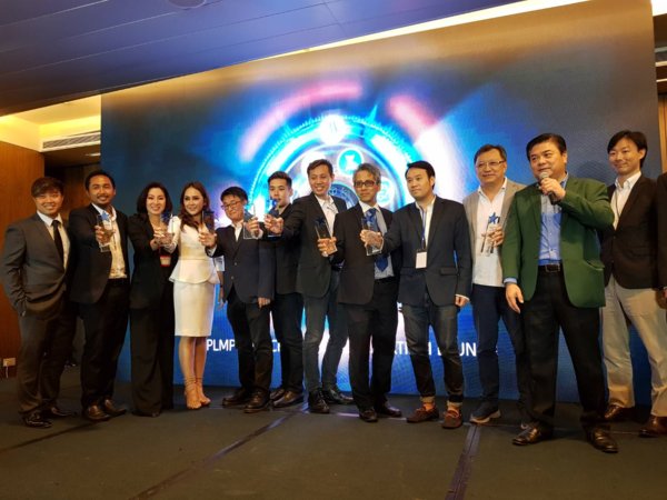 The founders of 8 ICO companies celebrate their SME ICO Consortium Launch with PLMP Fintech co-Founder and Chief Strategy Officer, Peter Lim (second from right).