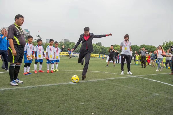 亚冠联赛赞助商卡赫，联手郝海东助阵青少年足球锦标赛
