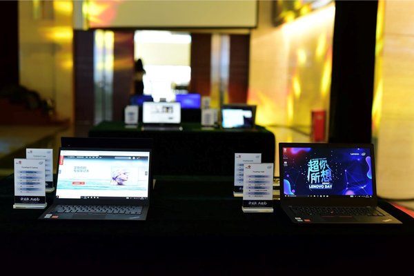 现场展示合作伙伴基于英特尔酷睿处理器的全互联PC