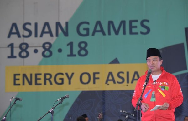 The Minister of Youth and Sports of the Republic of Indonesia, Imam Nahrawi, delivering his speech to the youths at the 'Pemuda Bershalawat' event on May 31st 2018