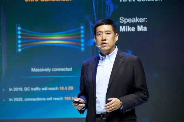 Ma Ye, Naib Presiden Huawei Router & Carrier Ethernet Product Line, berbicara tentang penyelesaian IP WAN Pacuan Hasrat.