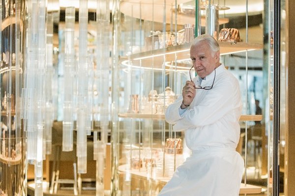 殿堂级名厨杜卡斯(Alain Ducasse)于澳门所设的首家顶级法式食府“杜卡斯餐厅” (Alain Ducasse at Morpheus)。