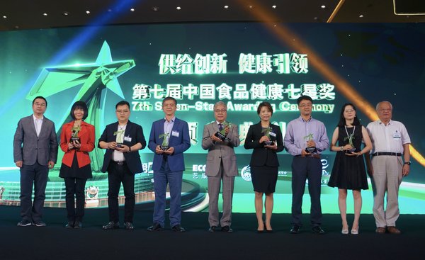 养乐多七度蝉联“中国食品健康七星奖” 严苛质量管控确保品质